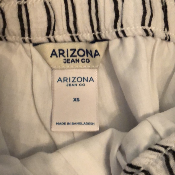 SHORTS - Picture 4 of 4